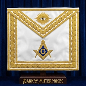 Tablier maçonnique artisanal sur mesure en cuir blanc avec bordure en velours bleu foncé, fil de soie doré, équerre, compas et étoile - Product Image 6