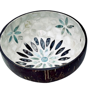 Cuenco de Cáscara de Coco Inspirado en Wabi-Sabi - Incrustaciones Rústicas de Madreperla - Arte Natural - Product Image 1