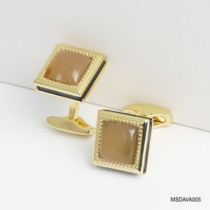 Boutons de manchette de luxe pour hommes en agate jaune VIP Feng Shui plaqué or 18 carats – MSDAVA005 |   Collection Tinh Vu |   Fabriqué au Vietnam - Product Image 1