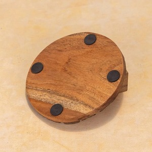 Sous-verres ronds en bois faits à la main, finition bois naturel, antidérapants, design Wabi Sabi, tapis et dessous de plat - Product Image 4