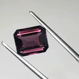 สปิเนลธรรมชาติ ไม่ผ่านการอบความร้อน ไม่ผ่านการบำบัด รูปทรงคุชชั่น น้ำหนัก 3.43 กะรัต คุณภาพระดับ AAA พร้อมประกายเงางาม สีสวยงาม ตัดและขึ้นรูปได้อย่างสมบูรณ์แบบ - Product Image 1