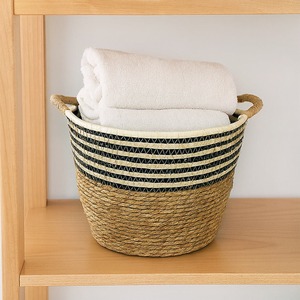 Panier de rangement en jonc de mer naturel à rayures avec poignées, panier de rangement fait main, vente en gros, écologique, fabriqué au Vietnam - Product Image 1