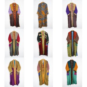 Kimono en soie douce et confortable pour femmes, kimono japonais en soie, peignoir de douche avec ceinture, robe de maternité, kimono vintage en sari indien recyclé - Product Image 1