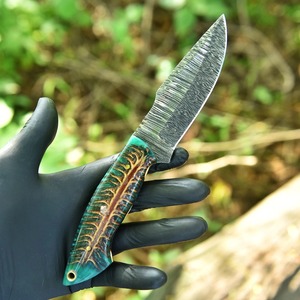 Couteau de chasse Skinner artisanal en résine de cône de pin, forgé à la main en Damas, avec étui, support OEM, couteaux de camping à lame fixe - Product Image 3