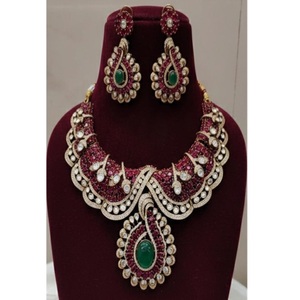 ชุดสร้อยคอพร้อมต่างหูประดับมอสซาไนต์คู่เคลือบทองคุณภาพพรีเมียมสวยหรู สำหรับผู้หญิง คอลเลคชั่นสำหรับงานแต่งงาน - Product Image 1