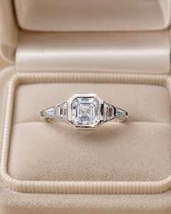 Anillo de Cinco Piedras de Moissanita con Corte Asscher VVS1 de 2CT, Plata de Ley 925, Regalo Sorpresa de Boda, Joyería para Amigos - Product Image 5
