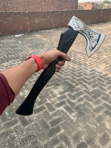 Hacha Tomahawk Personalizada con Diseño de Diosa Alada, Mango de Plástico Negro, Hoja de Acero Forjado, Herramienta de Supervivencia - Product Image 4