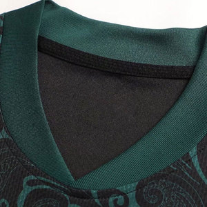 Tenue de football sportive en polyester, légère, respirante, confortable, personnalisable, idéale pour le jeu en extérieur et au quotidien - Product Image 2