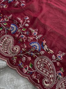 Sari en soie brodé bordeaux, robe traditionnelle indienne pour mariage, fête ou cérémonie, avec chemisier assorti - Product Image 6
