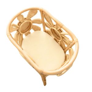 Berceau en rotin pour poupée, design floral avec coussin, pour jeu d'imitation, lit de poupée pour enfants, vente en gros - Product Image 2