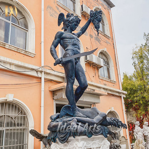 Statue de Persée avec la tête de Méduse en bronze coulé à la main, héros grec classique, grande sculpture d'extérieur - Product Image 1