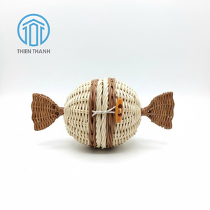 Cesta de mimbre hecha a mano en colores nuevos, la más vendida, para exhibir dulces, dátiles y chocolate de Gergean durante el Ramadán - Product Image 2
