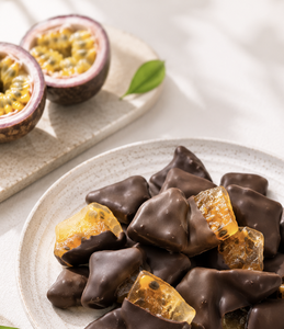 Maracuyá aromático envuelto en chocolate negro real con 65% de cacao para un refrescante deleite tropical dulce y ácido - Product Image 5