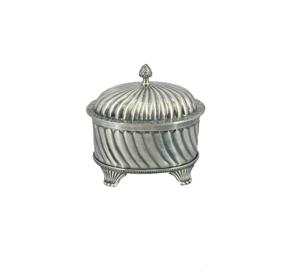 Bocal décoratif élégant en acier inoxydable côtelé avec couvercle chromé lisse – Idéal pour les cadeaux festifs et comme accent décoratif pour la maison - Product Image 1