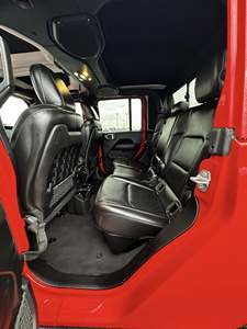 Jeep Gladiator Mojave 2023 Usado con Paquete para Clima Frío - Product Image 5