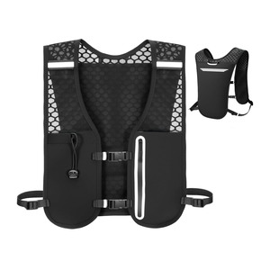 Gilet d'hydratation avec dos en maille, bretelles réglables, construction en nylon durable pour la randonnée et les activités de plein air - Product Image 1