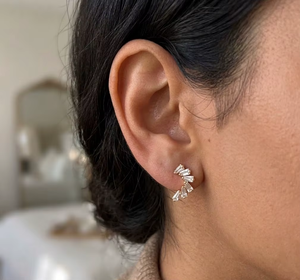 Boucles d'oreilles clous en forme d'éventail coniques baguette de 0,85 ct pour femme, en or massif 14 carats avec diamants de laboratoire, cadeau pour demoiselle d'honneur - Product Image 1