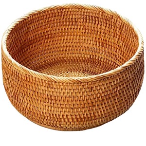 Bol à fruits en rotin luxueux et élégant, qui attire les éloges grâce à sa simplicité charmante. - Product Image 1