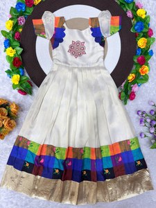Robe longue en satin plissée style ethnique vintage avec dupatta pour soirée et mariage - Product Image 4