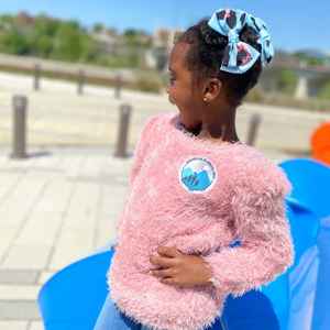 Suéter Peludo JJoa para Niña Pequeña con Coletero, Suéter Rosa Suave con Parche Bordado para Niñas Pequeñas, Ropa Casual - Product Image 3