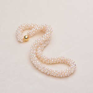 สร้อยคอและกำไลไข่มุกน้ำจืดธรรมชาติ ทิลเลียน เพิร์ล แบบผสมผสาน ไข่มุกบาร็อคขนาดเล็ก ทอแบบพิเศษ พร้อมตัวล็อคแม่เหล็ก สไตล์เอเลี่ยน - Product Image 2