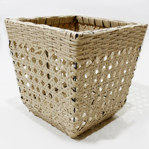 Pot de fleurs circulaire minimaliste haut de gamme, sculpté à la main en métal et plastique, résistant aux intempéries, pour l'intérieur et l'extérieur - Product Image 5