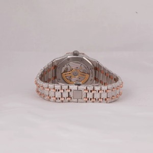 Reloj de Hombre con Diamantes Blancos Brillantes VVS Moissanite, Colección Hip Hop de Lujo, Caja de Aleación con Movimiento de Cuarzo y Acero Inoxidable - Product Image 3