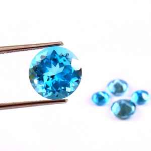 Lote al por mayor de piedras preciosas sueltas de topacio azul natural facetado y calibrado de 6x6 mm para fabricación de joyas, calidad AAA++ de terceros. - Product Image 1