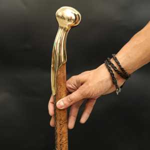 Canne de marche en bois sculptée à la main avec poignée en laiton poli, motif floral nautique, canne de marche en laiton massif pour hommes et femmes - Product Image 2