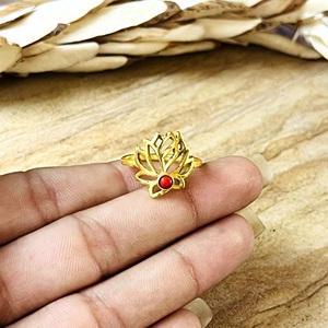 แหวนดีไซน์โบโฮลายดอกบัวสีคอรัล วงทองเหลืองสไตล์ชนเผ่า ชุบทอง 18k สำหรับผู้หญิง แหวนดอกไม้สไตล์วินเทจ สวยงาม เหมาะสำหรับขายส่ง/OEM/ODM - Product Image 6
