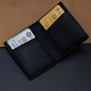 Tarjetero vertical de piel sintética negra, elegante, compacto, para viajes, con doble ranura funcional para tarjetas de identificación, ideal para negocios. - Product Image 2