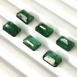 มรกตธรรมชาติจากแซมเบีย สีเขียว น้ำหนัก 6.15 กะรัต ขนาด 7x5 มม. เจียระไนทรงมรกต เนื้อโปร่งแสง  แบบเม็ดเดี่ยว 6 ชิ้น - Product Image 3