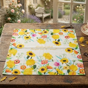 [K-ESSENTIALS] Bandana carré en tissu coton 60s, motif fleur jaune, 50x50cm, doux et réutilisable - Product Image 1