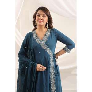 Conjunto de kurta: Compre al por mayor vestidos de mujer en línea, ropa casual de verano, moda india y pakistaní, elegante conjunto de top y pantalón. - Product Image 4