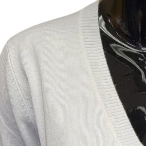Cardigan Classique Jack and Jill en Tricot avec Logo Brodé Personnalisé, Manches Côtelées et Boutons sur le Devant pour un Style Élégant au Quotidien - Product Image 2