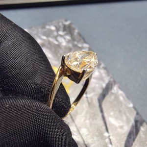 Elegante Anillo de Compromiso de Oro Amarillo Sólido de 10K con Diamante Certificado por IGI, Anillo de Boda Minimalista con Acabado Brillante para Fiestas y Uso Diario - Product Image 6