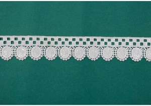 Cinta de encaje guipur con lentejuelas brillantes y bordado químico GPO para decoración de prendas de vestir. - Product Image 3