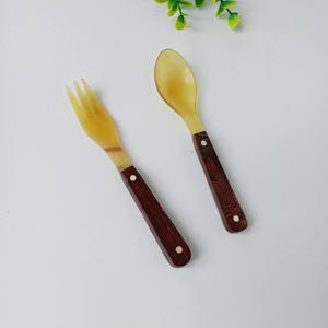 Cuchara y tenedor de cuerno de búfalo natural más vendidos, comúnmente utilizados para comer caviar, servir ensaladas y degustar platos finos. - Product Image 2