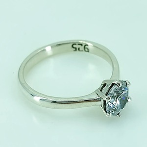 Anillo redondo de topacio azul, plata de ley 925, regalo de joyería para ella, engaste de garras, joyería de topacio azul hecha a mano, piedra de nacimiento de diciembre - Product Image 2