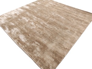Tapis en soie champagne tissé à la main : design minimaliste moderne - Product Image 1
