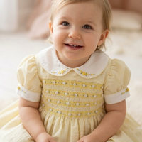 OEM ODM Vestido de Verano para Bebé Niña, Estilo Inglés, Hecho a Mano, con Mangas Abullonadas, hasta la Rodilla, con Rayas Geométricas Amarillas en Satén, Diseño Personalizado