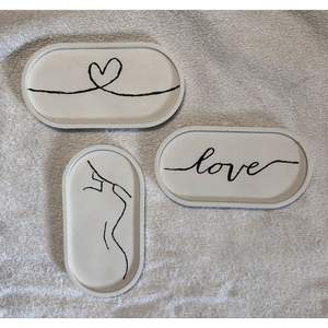 Bandejas Decorativas de Resina Ovaladas y Redondas de Diseño para Interiores de Hogares de Lujo - Product Image 3