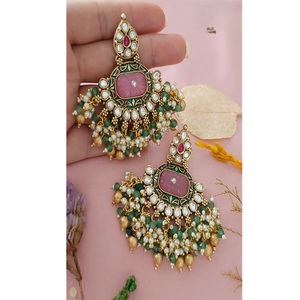 Magnifiques boucles d'oreilles pendantes en laiton plaqué or de qualité supérieure avec moissanite, tendance, pour femmes, collection pour soirées et fêtes - Product Image 1