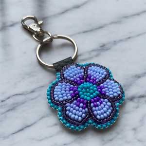 Llavero decorativo único hecho a mano con cuentas multicolor y bordados para bolsos y accesorios de mujer a bajo costo. - Product Image 4