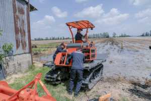 Tracteur agricole à chenilles en caoutchouc HOGICO 70HP nouveau 100% efficace 3-en-1 fonction 4WD roue moteur fort noyau de boîte de vitesses - Product Image 4