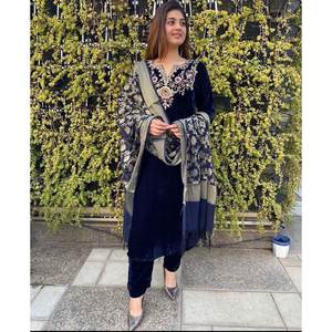 BRODERIE EN VELOURS ATTRACTIF HAUT BAS AVEC DUPATTA BLEU MARINE - Product Image 1