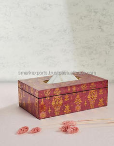 Caja de pañuelos de madera dura natural con textura suave adecuada para decoración interior de inspiración moderna o vintage - Product Image 1