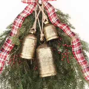 Campana Colgante Navideña de Metal Moderna con Acabado Decorativo para Adorno de Árbol de Navidad, Decoración Interior Festiva y Decoración para Fiestas - Product Image 6
