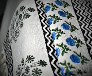 Vente en gros de couvertures modernes en tissu TNT 100% coton écologique 45"x70", imprimées à la main, pour toutes les saisons, décoration intérieure - Product Image 3
