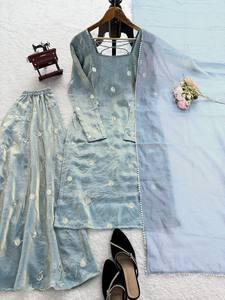 Ensemble de luxe pour femme en brocart de soie bleu poudré de haute qualité, avec Kurti long, pantalon palazzo évasé et dupatta, orné de broderies Zari métalliques - Product Image 4